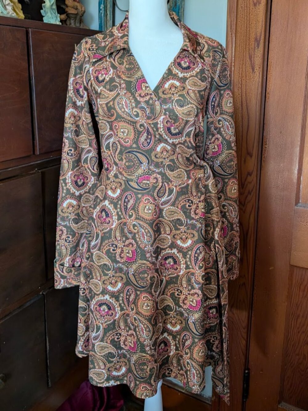 Unique Vintage autumn paisley wrap dress size medium (size 6 - 8)